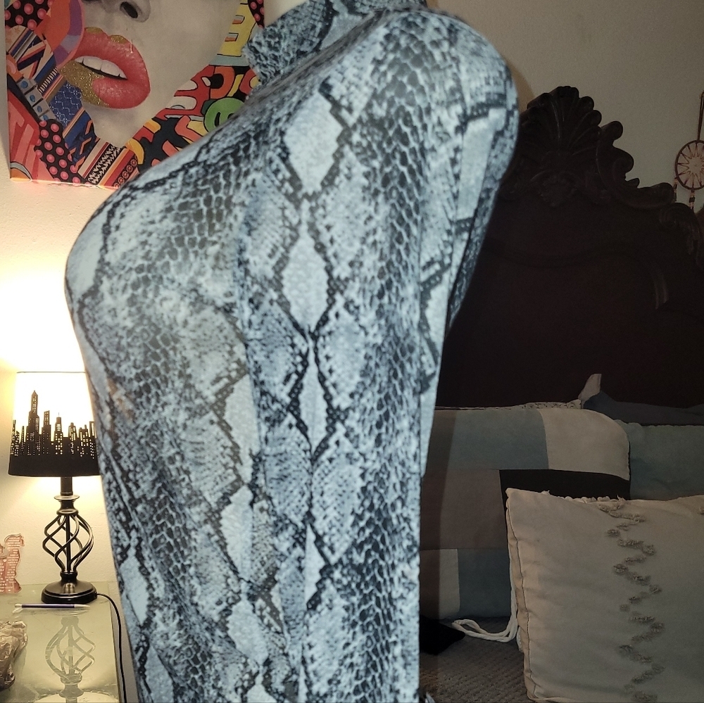 Eye Candy Monochrome Patterned Top Size M - Picture 5 of 9